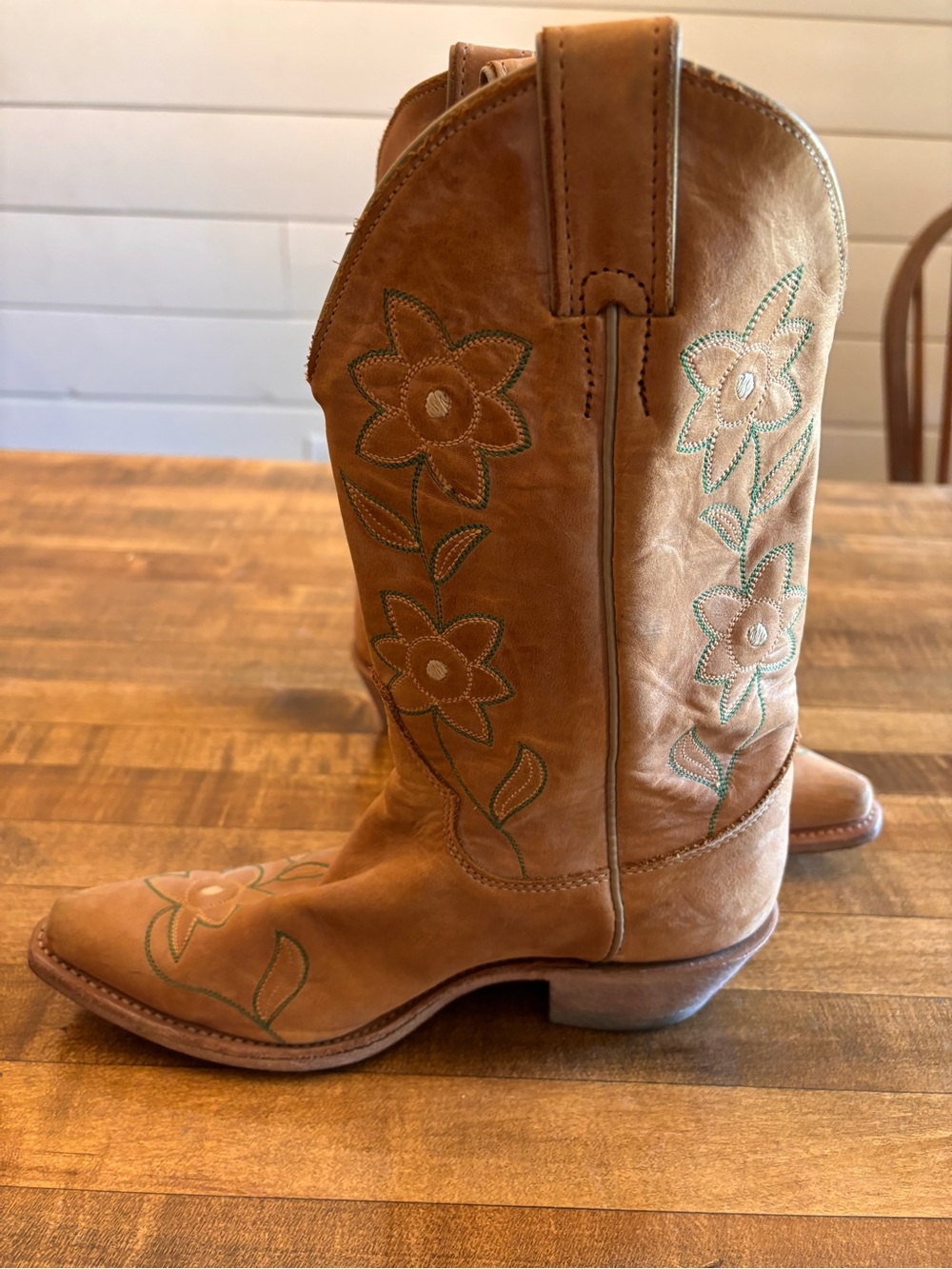 Justin Boots Tan Floral Embroidered Western cowgirl Boots - Picture 2 of 5